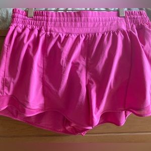 Lululemon Hotty Hot High-Rise Short 4"
Sonic Pink